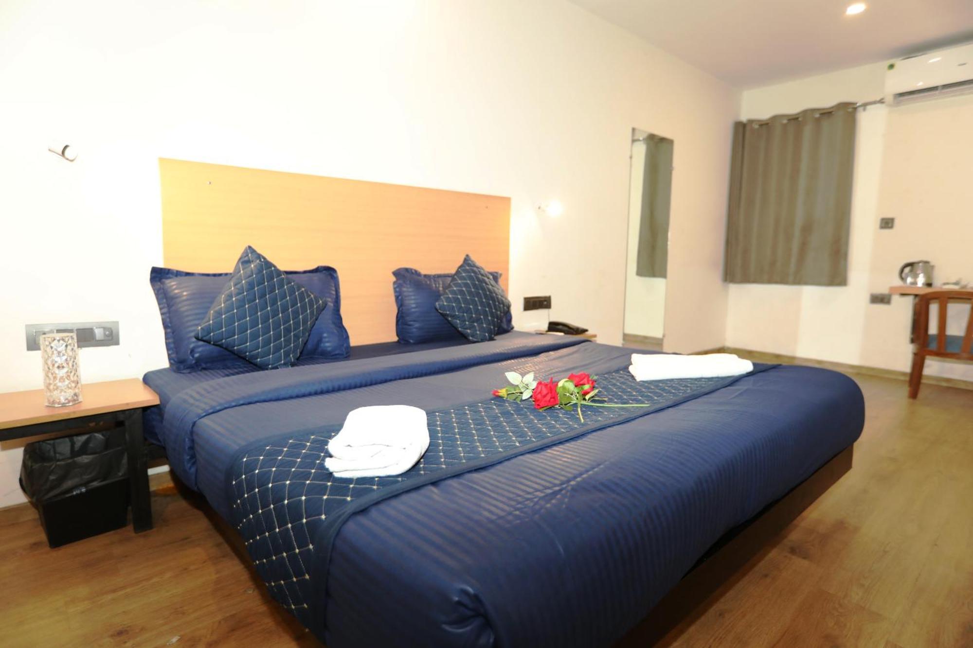 Hotel Noida Grand Sec 58 المظهر الخارجي الصورة