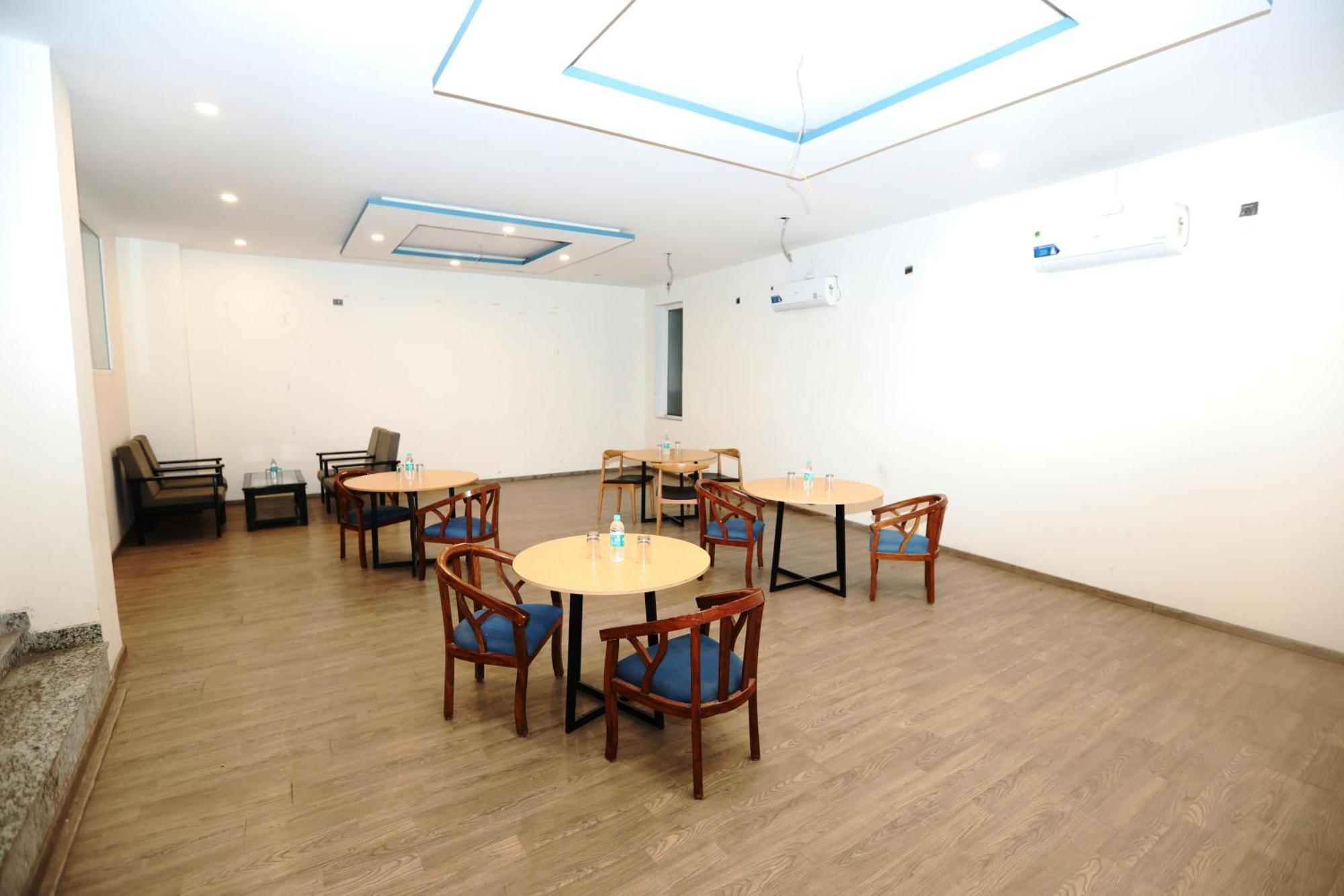 Hotel Noida Grand Sec 58 المظهر الخارجي الصورة