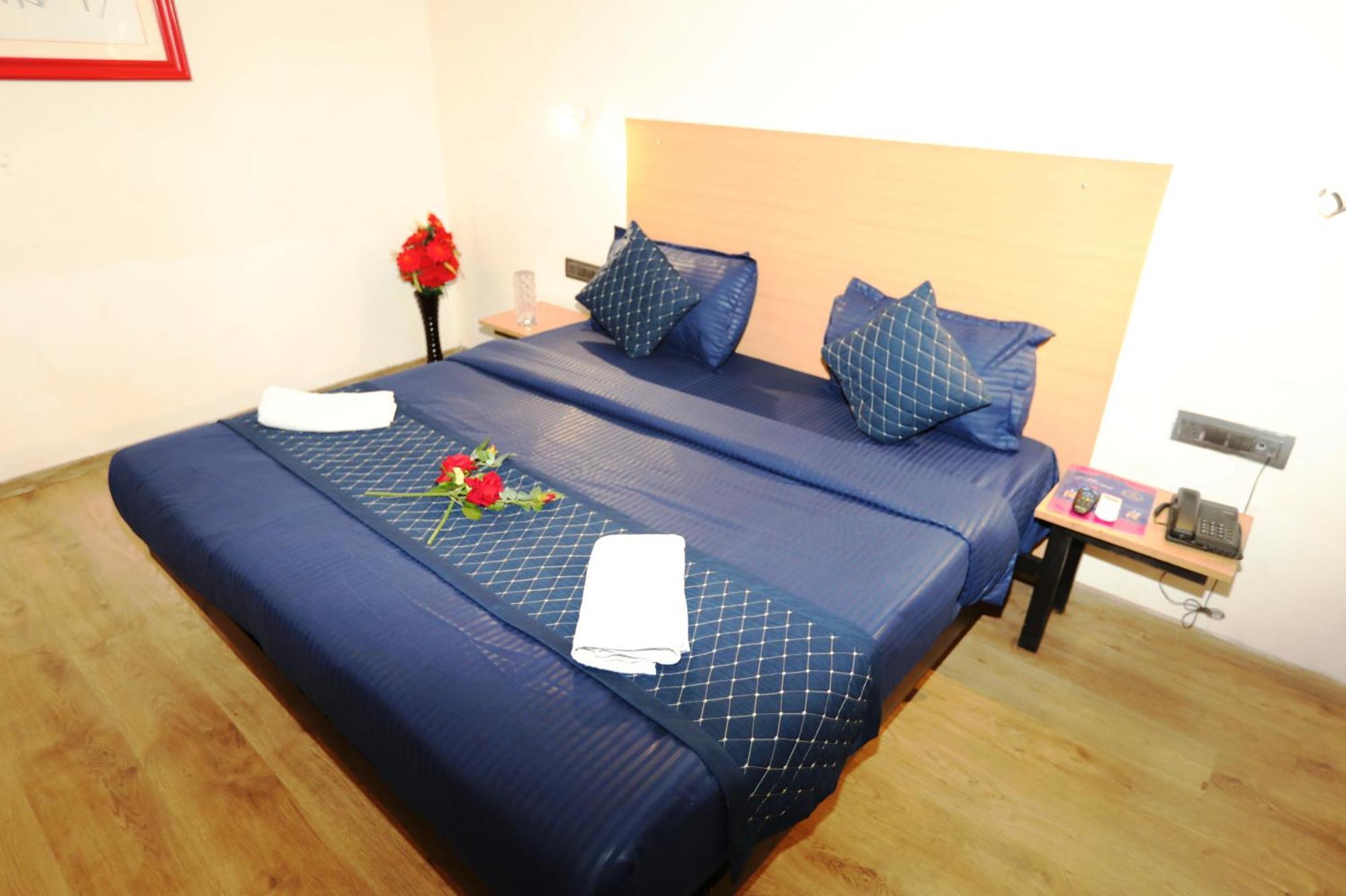 Hotel Noida Grand Sec 58 المظهر الخارجي الصورة