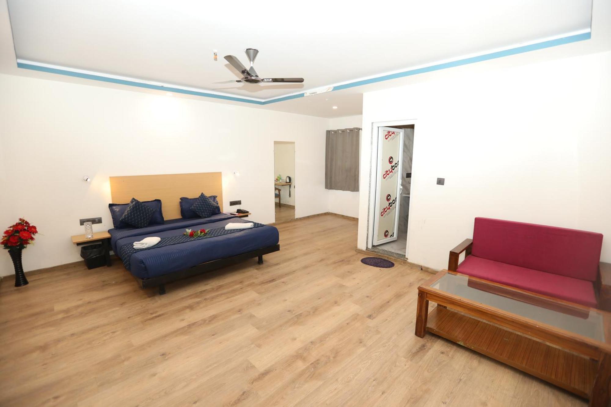 Hotel Noida Grand Sec 58 المظهر الخارجي الصورة