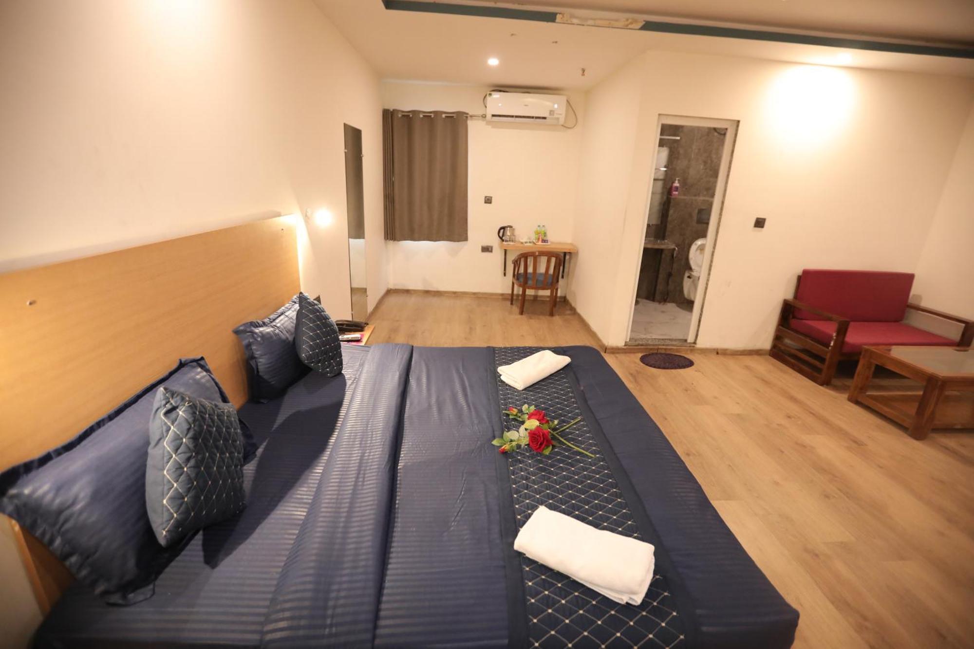 Hotel Noida Grand Sec 58 المظهر الخارجي الصورة