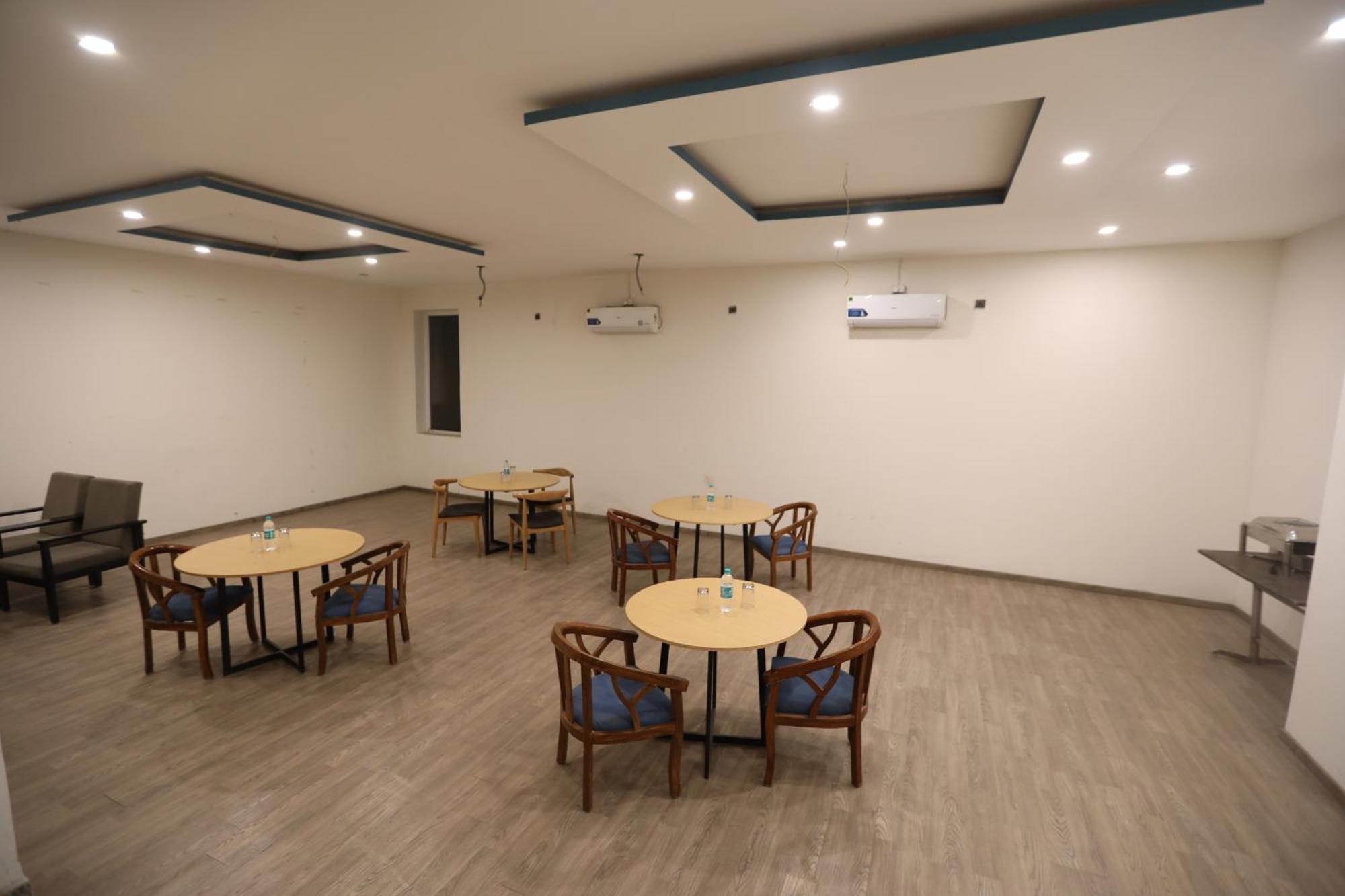 Hotel Noida Grand Sec 58 المظهر الخارجي الصورة