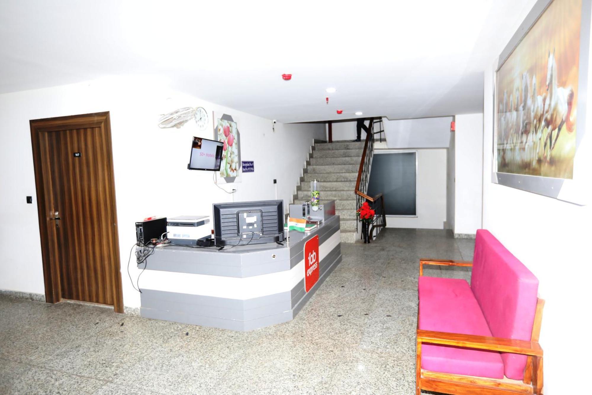 Hotel Noida Grand Sec 58 المظهر الخارجي الصورة