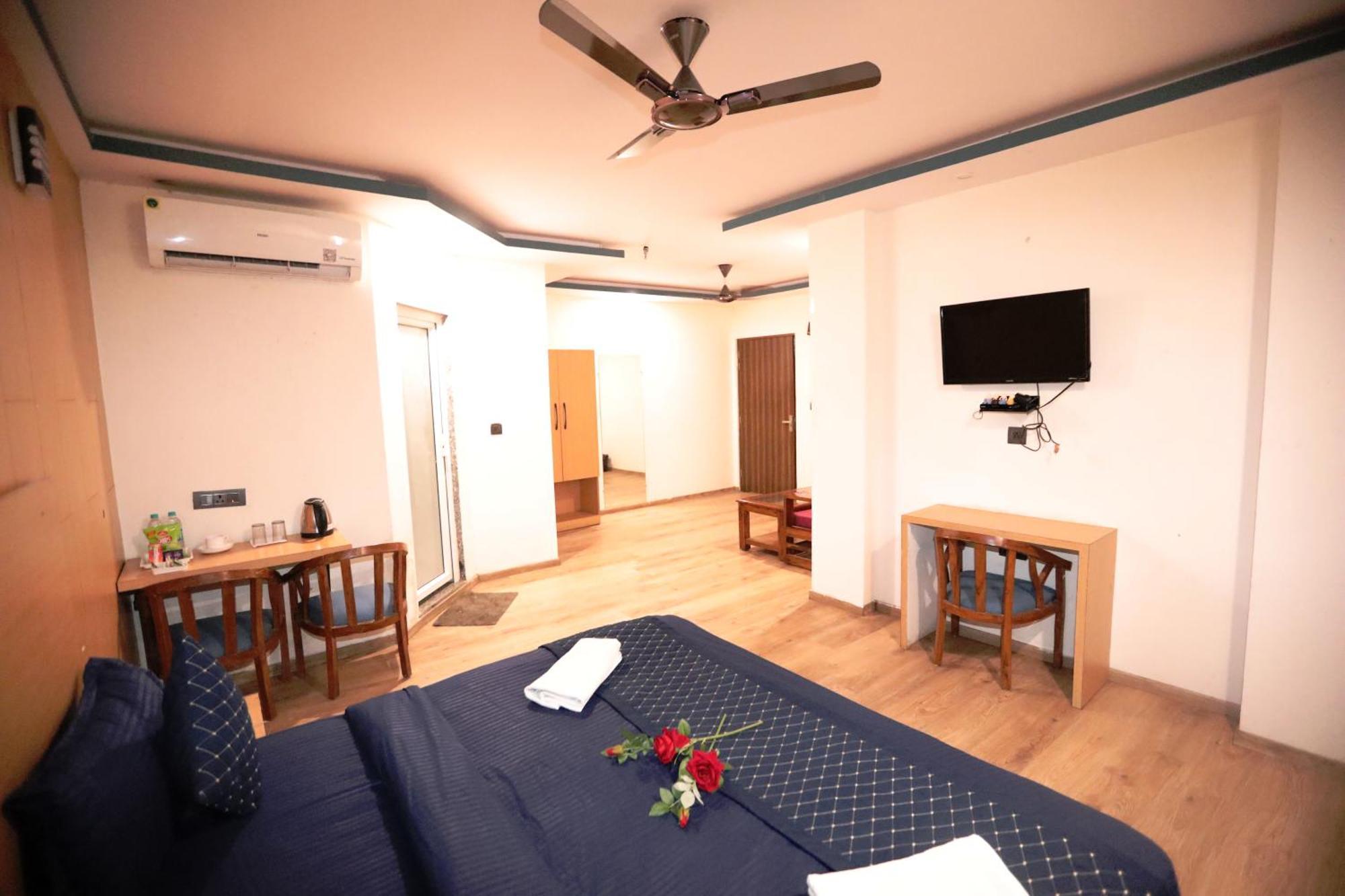 Hotel Noida Grand Sec 58 المظهر الخارجي الصورة