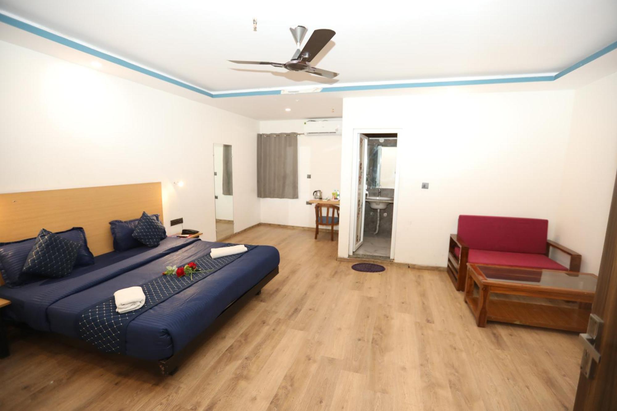 Hotel Noida Grand Sec 58 المظهر الخارجي الصورة